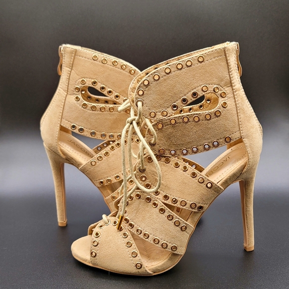 Goddess Gladiator - Picture 2 of 2